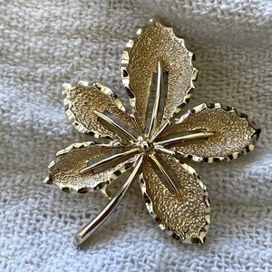 Vintage Sarah Coventry Leaf Brooch Pin - Signed, Textured - Gold Tone - Oak Leaf